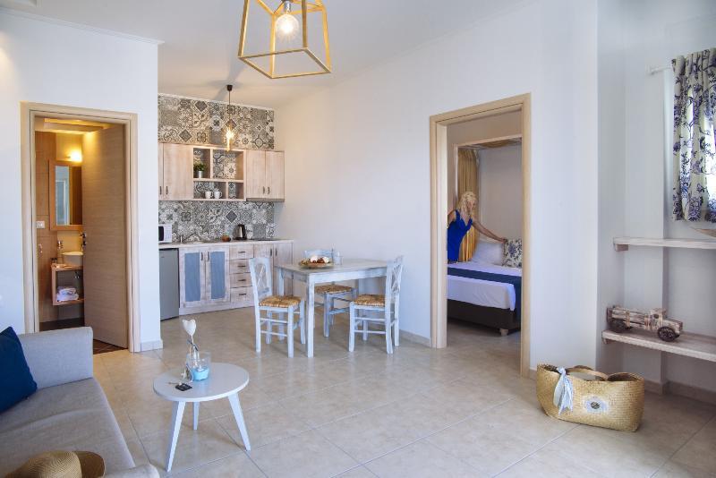 Aelia Apartments & Suites Livadi  Ngoại thất bức ảnh